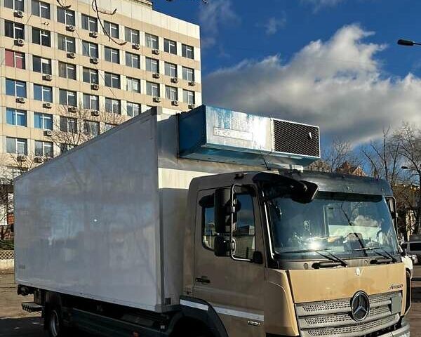 Бежевый Мерседес Атего, объемом двигателя 5.13 л и пробегом 480 тыс. км за 41000 $, фото 1 на Automoto.ua