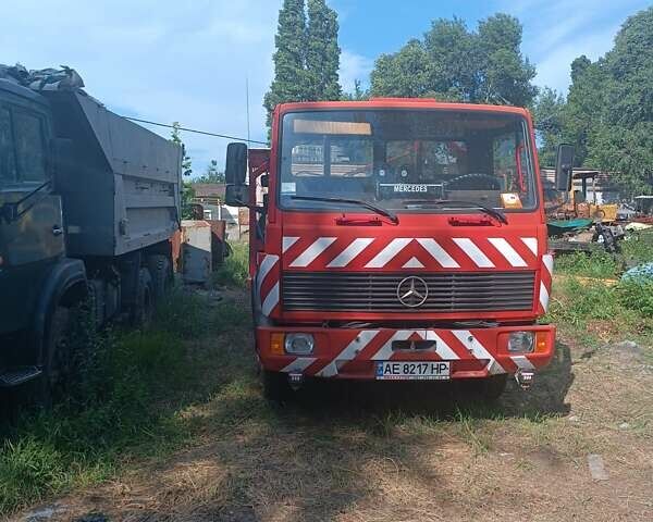 Красный Мерседес Атего, объемом двигателя 6 л и пробегом 689 тыс. км за 11200 $, фото 3 на Automoto.ua