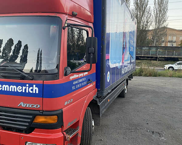 Красный Мерседес Атего, объемом двигателя 6.4 л и пробегом 600 тыс. км за 11000 $, фото 2 на Automoto.ua