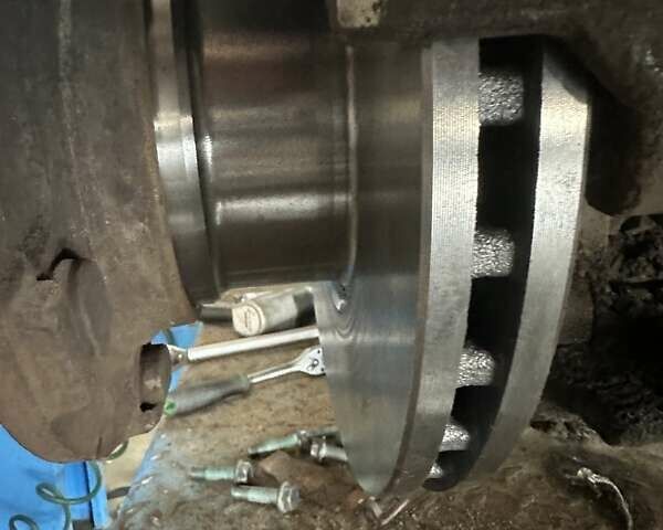 Красный Мерседес Атего, объемом двигателя 5.13 л и пробегом 337 тыс. км за 30500 $, фото 6 на Automoto.ua