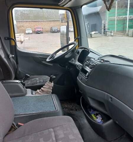 Желтый Мерседес Атего, объемом двигателя 4.25 л и пробегом 349 тыс. км за 23000 $, фото 2 на Automoto.ua