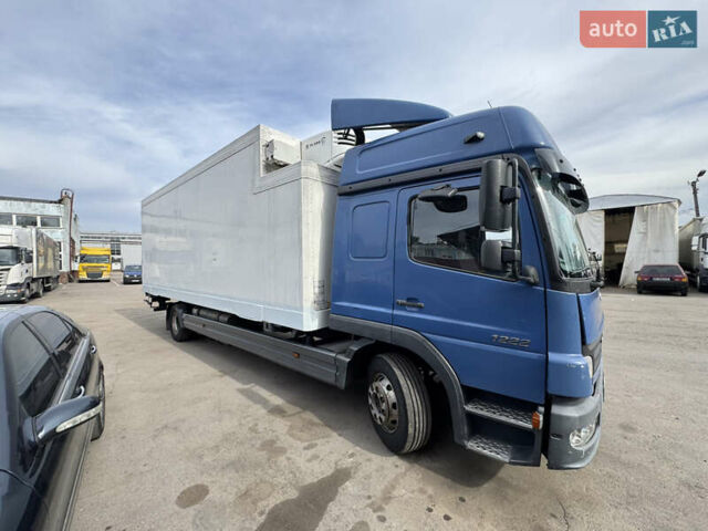 Синий Мерседес Атего, объемом двигателя 4.8 л и пробегом 800 тыс. км за 20000 $, фото 1 на Automoto.ua