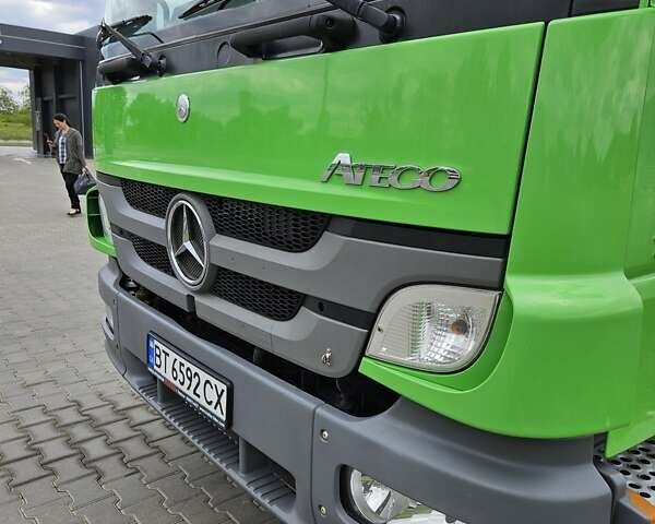 Зеленый Мерседес Атего, объемом двигателя 4.25 л и пробегом 560 тыс. км за 36000 $, фото 4 на Automoto.ua
