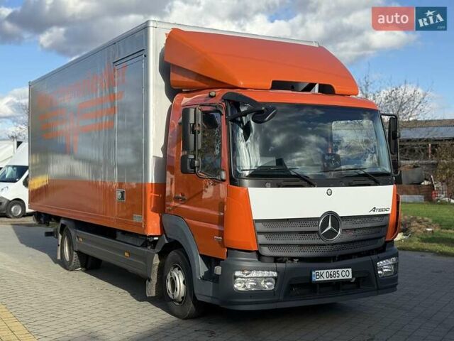 Мерседес Атего 2016 у Радивилове на Automoto.ua Помаранчевий Мерседес Атего, об'ємом двигуна 5.2 л та пробігом 365 тис. км за 35500 $, фото 8 на Automoto.ua