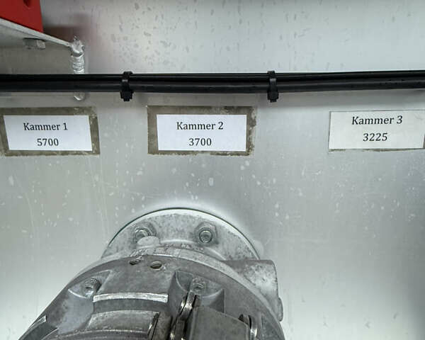 Белый Мерседес Аксор, объемом двигателя 12.6 л и пробегом 500 тыс. км за 68265 $, фото 8 на Automoto.ua