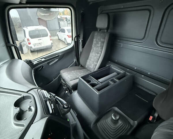 Белый Мерседес Аксор, объемом двигателя 12.6 л и пробегом 500 тыс. км за 68265 $, фото 16 на Automoto.ua