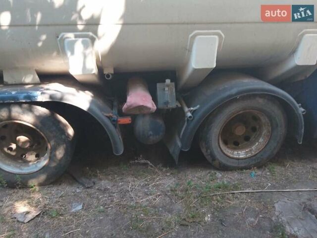 Белый Мерседес Аксор, объемом двигателя 12 л и пробегом 750 тыс. км за 50000 $, фото 11 на Automoto.ua