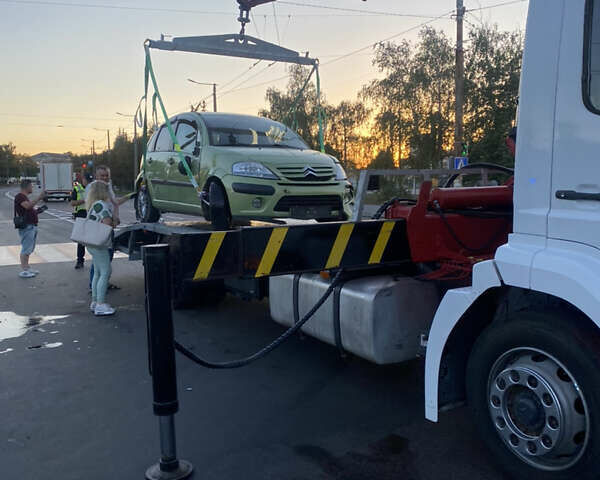 Белый Мерседес Аксор, объемом двигателя 6.37 л и пробегом 250 тыс. км за 77000 $, фото 8 на Automoto.ua