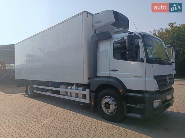 Білий Мерседес Аксор, об'ємом двигуна 6.4 л та пробігом 960 тис. км за 23348 $, фото 4 на Automoto.ua