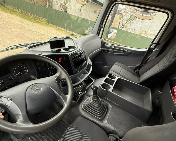 Белый Мерседес Аксор, объемом двигателя 6.4 л и пробегом 269 тыс. км за 42500 $, фото 10 на Automoto.ua