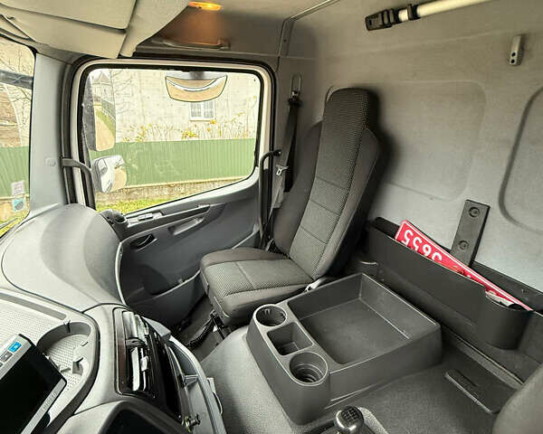 Белый Мерседес Аксор, объемом двигателя 6.4 л и пробегом 269 тыс. км за 42500 $, фото 11 на Automoto.ua