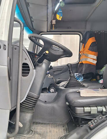 Белый Мерседес Аксор, объемом двигателя 6.9 л и пробегом 540 тыс. км за 42000 $, фото 12 на Automoto.ua