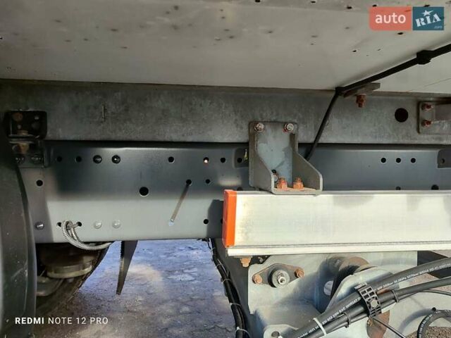 Белый Мерседес Аксор, объемом двигателя 6.4 л и пробегом 390 тыс. км за 45900 $, фото 22 на Automoto.ua