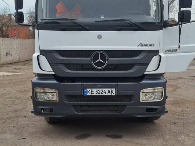 Білий Мерседес Аксор, об'ємом двигуна 6 л та пробігом 614 тис. км за 33900 $, фото 1 на Automoto.ua