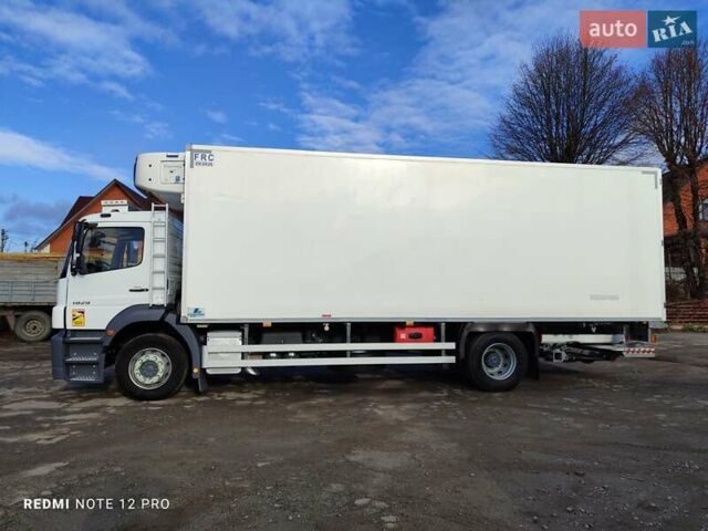 Белый Мерседес Аксор, объемом двигателя 6.4 л и пробегом 390 тыс. км за 45900 $, фото 3 на Automoto.ua