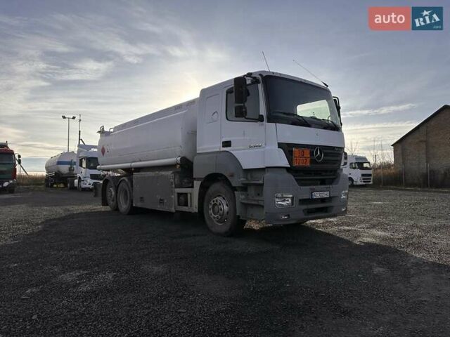 Белый Мерседес Аксор, объемом двигателя 12 л и пробегом 363 тыс. км за 35750 $, фото 2 на Automoto.ua