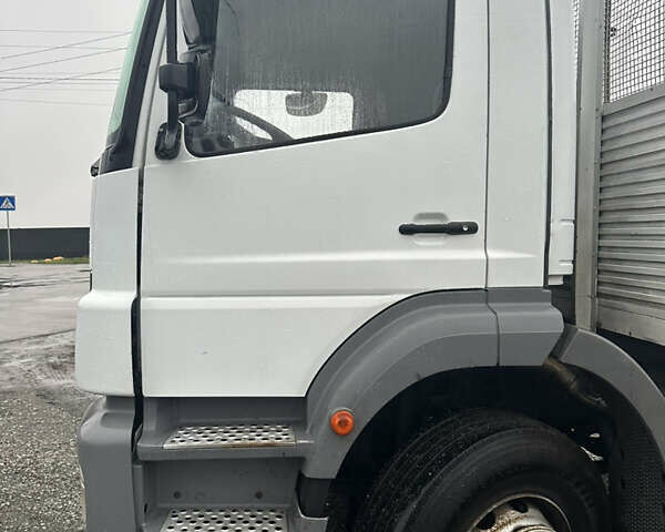 Белый Мерседес Аксор, объемом двигателя 6.37 л и пробегом 350 тыс. км за 38700 $, фото 6 на Automoto.ua