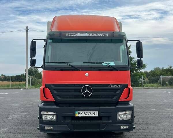 Красный Мерседес Аксор, объемом двигателя 6 л и пробегом 671 тыс. км за 25000 $, фото 2 на Automoto.ua