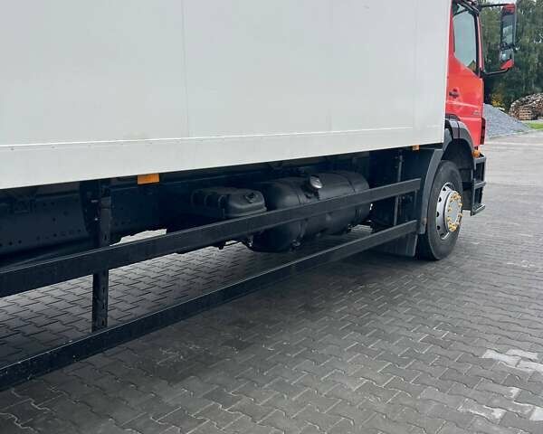 Красный Мерседес Аксор, объемом двигателя 6 л и пробегом 671 тыс. км за 25000 $, фото 10 на Automoto.ua