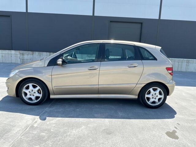 Желтый Мерседес Б 180, объемом двигателя 2 л и пробегом 262 тыс. км за 5990 $, фото 6 на Automoto.ua