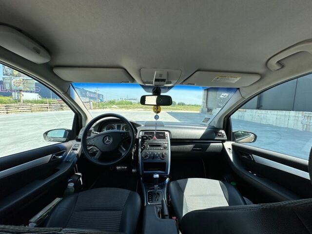 Желтый Мерседес Б 180, объемом двигателя 2 л и пробегом 262 тыс. км за 5990 $, фото 4 на Automoto.ua