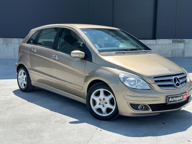 Желтый Мерседес Б 180, объемом двигателя 2 л и пробегом 262 тыс. км за 5990 $, фото 2 на Automoto.ua