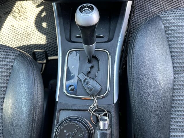 Желтый Мерседес Б 180, объемом двигателя 2 л и пробегом 262 тыс. км за 5990 $, фото 5 на Automoto.ua