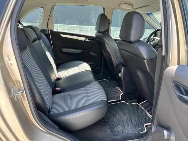 Желтый Мерседес Б 180, объемом двигателя 2 л и пробегом 262 тыс. км за 5990 $, фото 16 на Automoto.ua