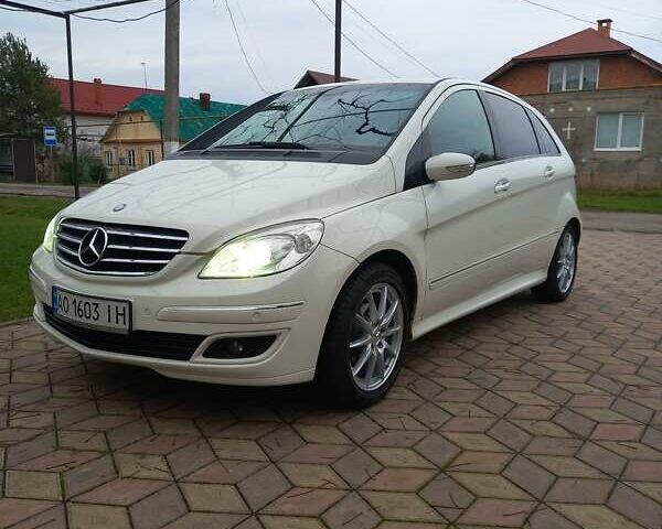 Белый Мерседес Б-класс, объемом двигателя 1.7 л и пробегом 177 тыс. км за 6800 $, фото 1 на Automoto.ua