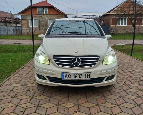Белый Мерседес Б-класс, объемом двигателя 1.7 л и пробегом 177 тыс. км за 6800 $, фото 4 на Automoto.ua