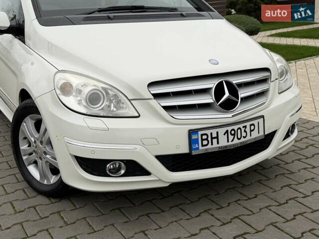 Белый Мерседес Б-класс, объемом двигателя 1.7 л и пробегом 98 тыс. км за 7500 $, фото 2 на Automoto.ua