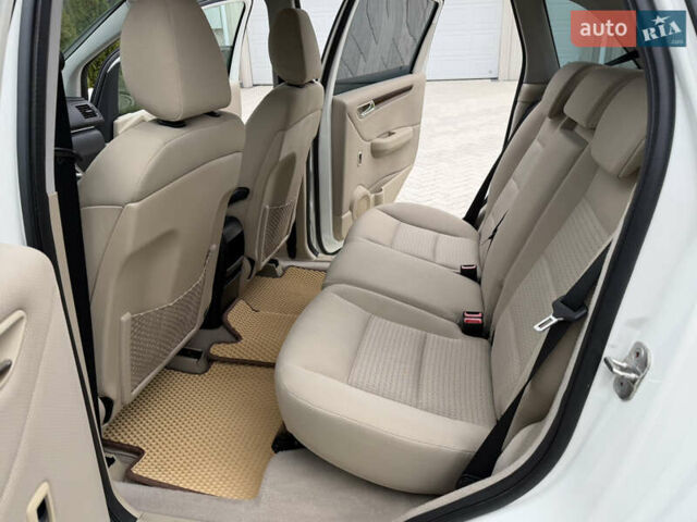 Белый Мерседес Б-класс, объемом двигателя 1.7 л и пробегом 98 тыс. км за 7500 $, фото 59 на Automoto.ua