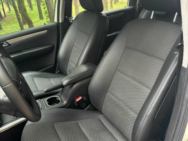 Белый Мерседес Б-класс, объемом двигателя 2 л и пробегом 254 тыс. км за 6990 $, фото 17 на Automoto.ua