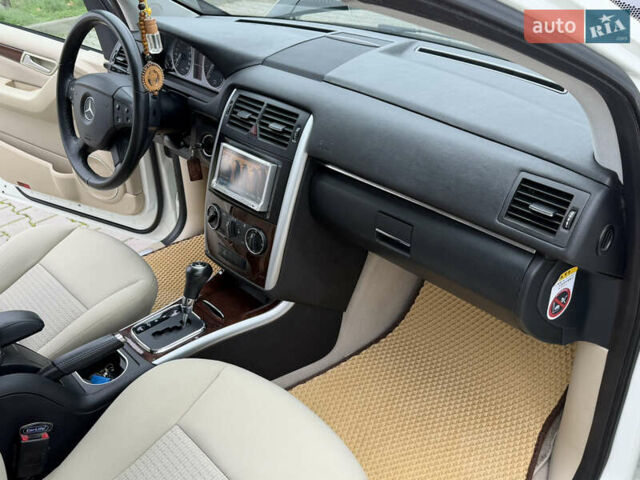 Белый Мерседес Б-класс, объемом двигателя 1.7 л и пробегом 98 тыс. км за 7500 $, фото 60 на Automoto.ua