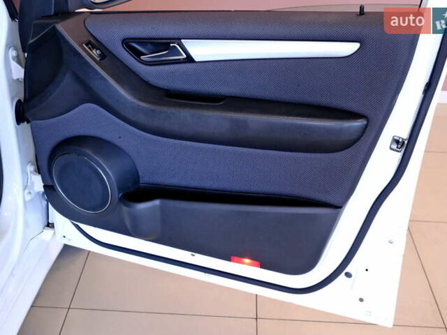 Белый Мерседес Б-класс, объемом двигателя 2 л и пробегом 170 тыс. км за 6900 $, фото 37 на Automoto.ua