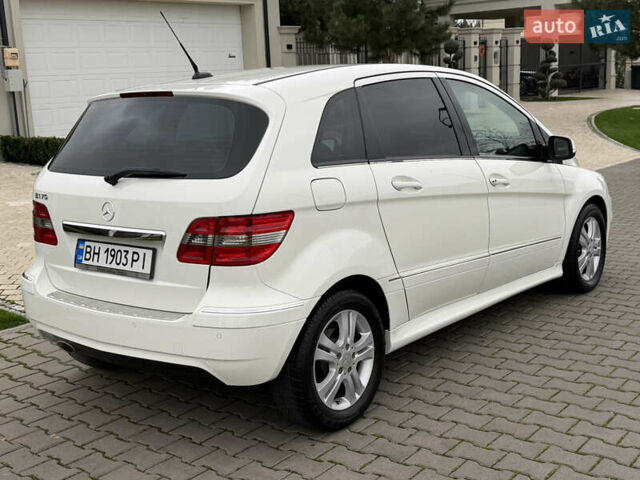 Белый Мерседес Б-класс, объемом двигателя 1.7 л и пробегом 98 тыс. км за 7500 $, фото 17 на Automoto.ua