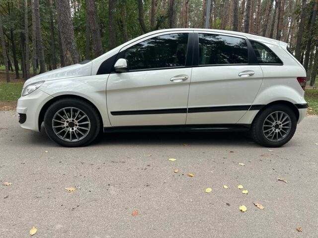 Белый Мерседес Б-класс, объемом двигателя 2 л и пробегом 254 тыс. км за 6990 $, фото 5 на Automoto.ua