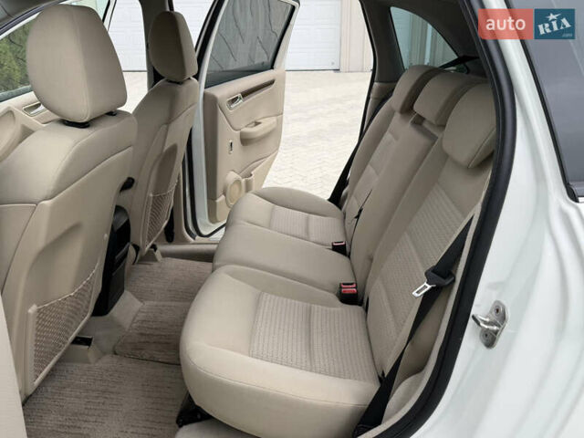 Белый Мерседес Б-класс, объемом двигателя 1.7 л и пробегом 98 тыс. км за 7500 $, фото 51 на Automoto.ua