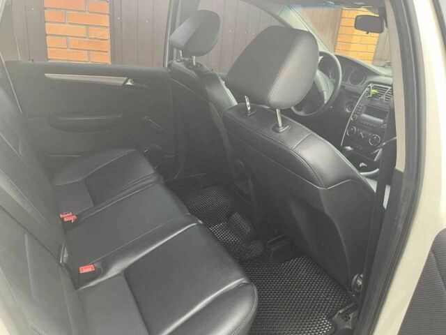 Білий Мерседес Б-клас, об'ємом двигуна 1.5 л та пробігом 240 тис. км за 5900 $, фото 6 на Automoto.ua