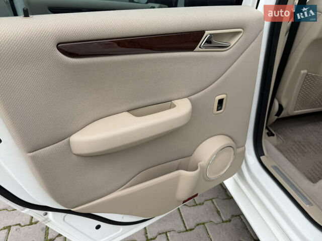 Белый Мерседес Б-класс, объемом двигателя 1.7 л и пробегом 98 тыс. км за 7500 $, фото 49 на Automoto.ua