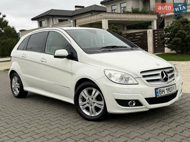 Белый Мерседес Б-класс, объемом двигателя 1.7 л и пробегом 98 тыс. км за 7500 $, фото 6 на Automoto.ua
