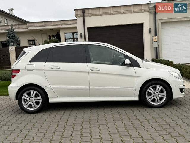 Белый Мерседес Б-класс, объемом двигателя 1.7 л и пробегом 98 тыс. км за 7500 $, фото 16 на Automoto.ua