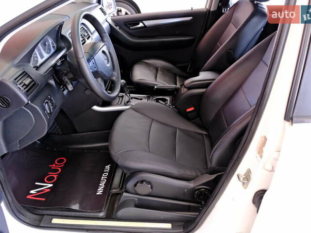 Белый Мерседес Б-класс, объемом двигателя 2 л и пробегом 170 тыс. км за 6900 $, фото 24 на Automoto.ua