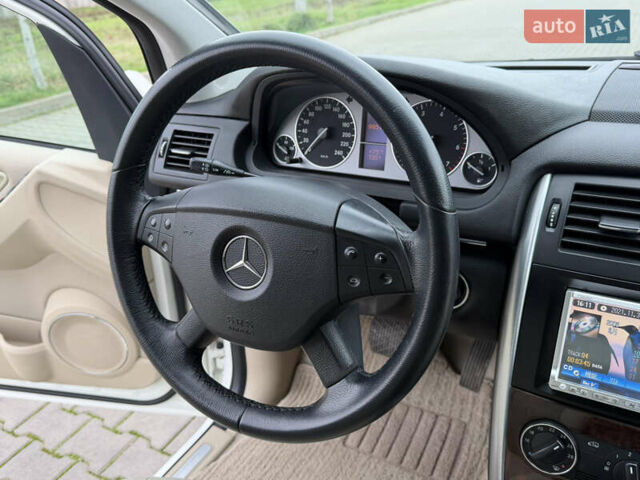 Белый Мерседес Б-класс, объемом двигателя 1.7 л и пробегом 98 тыс. км за 7500 $, фото 65 на Automoto.ua