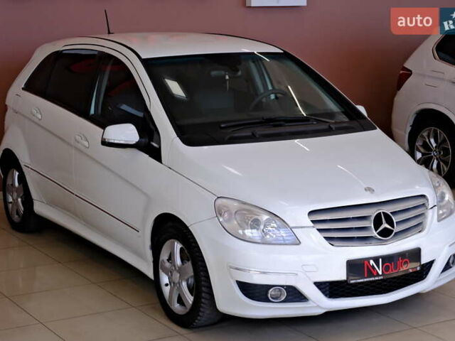 Белый Мерседес Б-класс, объемом двигателя 2 л и пробегом 170 тыс. км за 6900 $, фото 3 на Automoto.ua