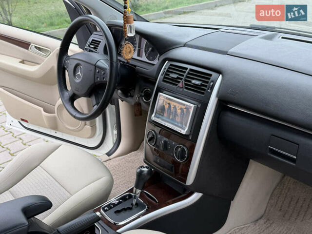 Белый Мерседес Б-класс, объемом двигателя 1.7 л и пробегом 98 тыс. км за 7500 $, фото 39 на Automoto.ua