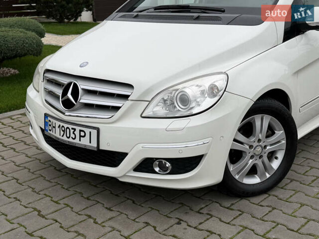 Белый Мерседес Б-класс, объемом двигателя 1.7 л и пробегом 98 тыс. км за 7500 $, фото 22 на Automoto.ua