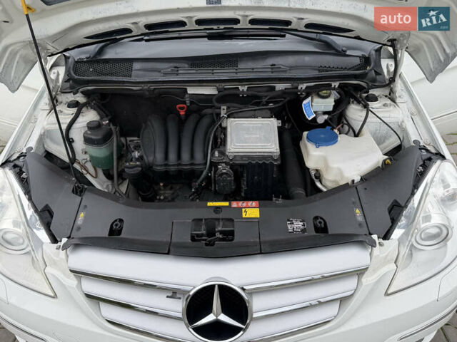 Белый Мерседес Б-класс, объемом двигателя 1.7 л и пробегом 98 тыс. км за 7500 $, фото 66 на Automoto.ua