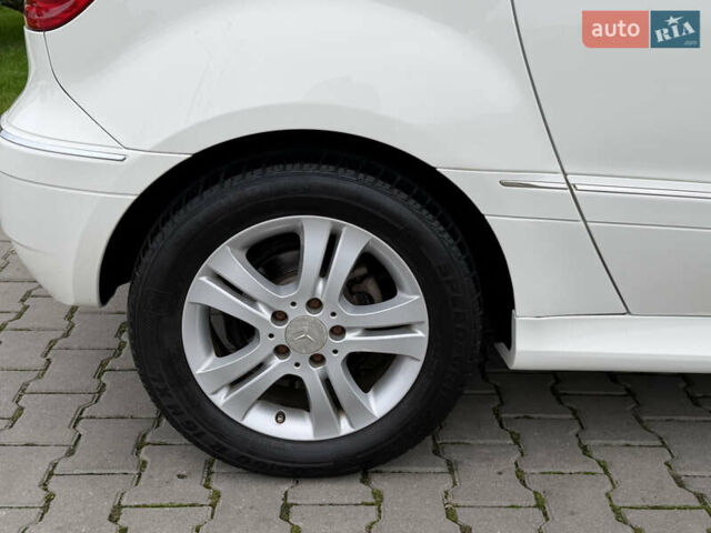 Белый Мерседес Б-класс, объемом двигателя 1.7 л и пробегом 98 тыс. км за 7500 $, фото 7 на Automoto.ua