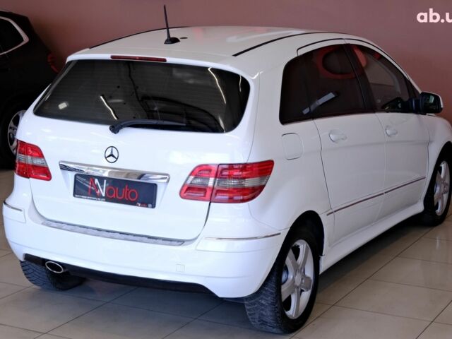 Білий Мерседес Б-клас, об'ємом двигуна 2 л та пробігом 170 тис. км за 6900 $, фото 4 на Automoto.ua